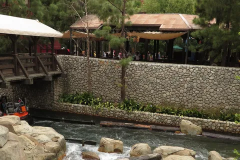 Disney's Grizzly Peak Recreational Area and Grizzly River Run